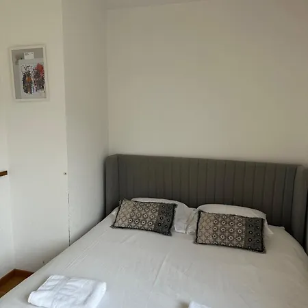 In West-eichbuehlstr 62-68 * ציריך