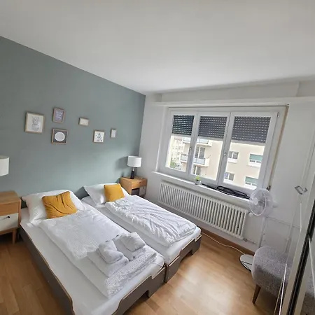 In West-eichbuehlstr 62-68 アパート *