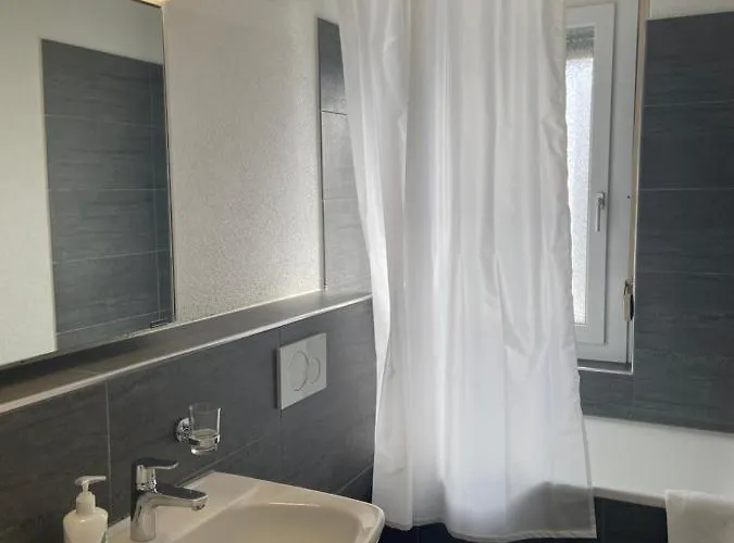 In West-eichbuehlstr 62-68 アパート